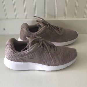 Nike Tanjun Women’s